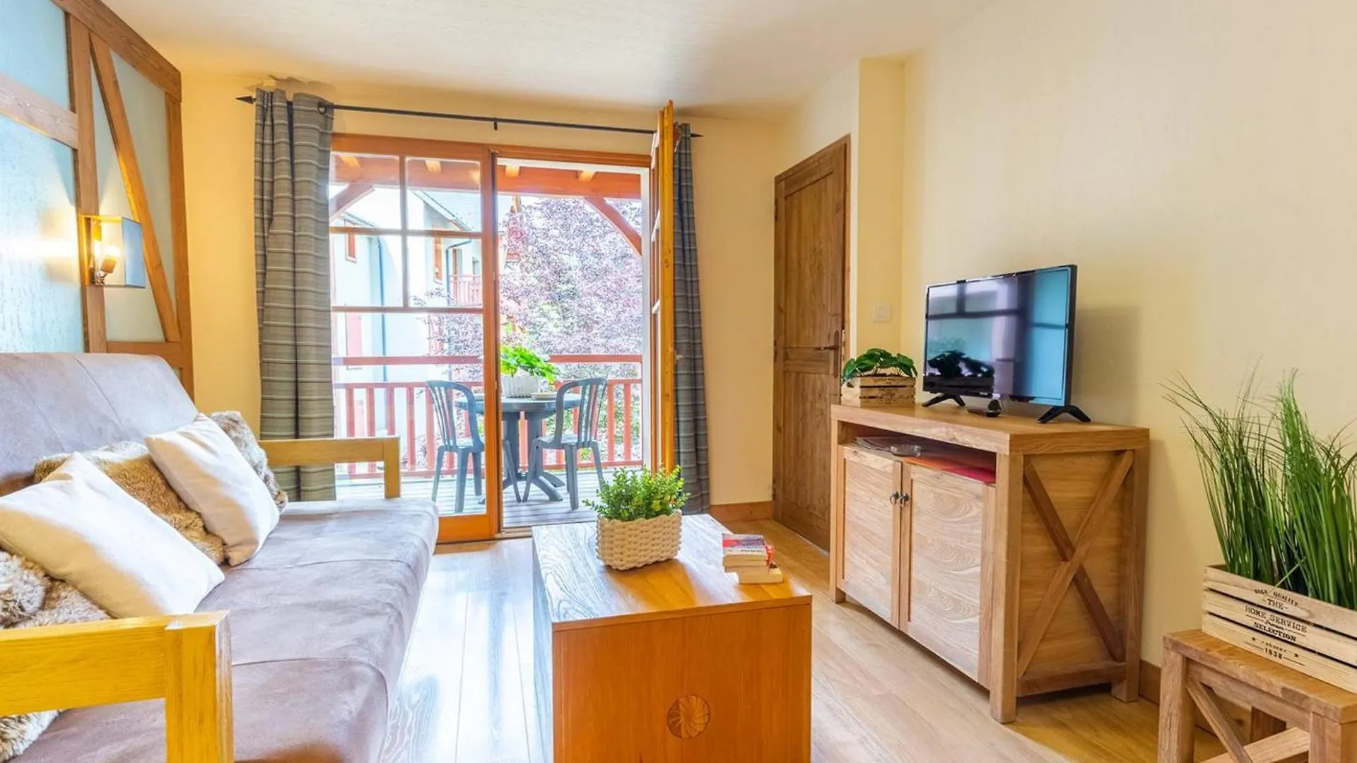 Apartment Appartement Prestige Centre-Ville Avec Piscine, Sauna, Parking Et Ascenseur - Fr-1-296-298 Saint-Lary-Soulan